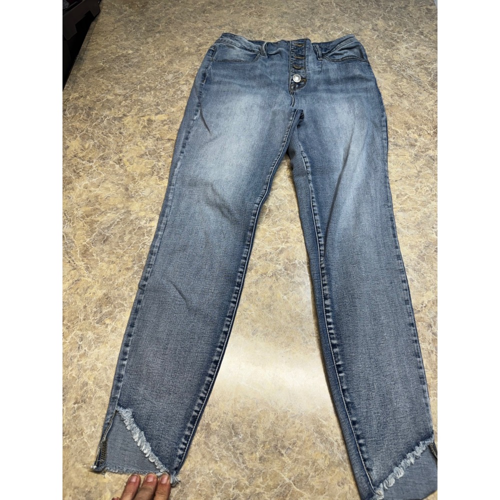 Maurices mjeans Womens Medium Wash High Rise Skinny Jeans Frayed Step Hem Size M